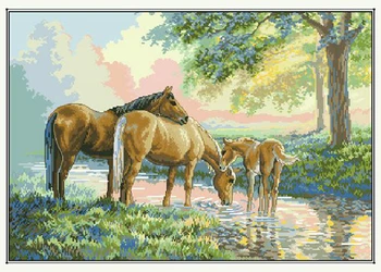 Aukštos Kokybės aukso surinkimo skaičiuojami kryželiu rinkinys arkliai srove arklių šeimos trys arkliai Silpnas, 35174