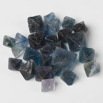 Natūralių Kristalų Fluorito Octahedral Žalio Akmens Žaliava Rūdos Pavyzdys, Spalvinga Žalia Mėlyna Violetinė Fluorito Mineralinių Žvyro Kristalų,